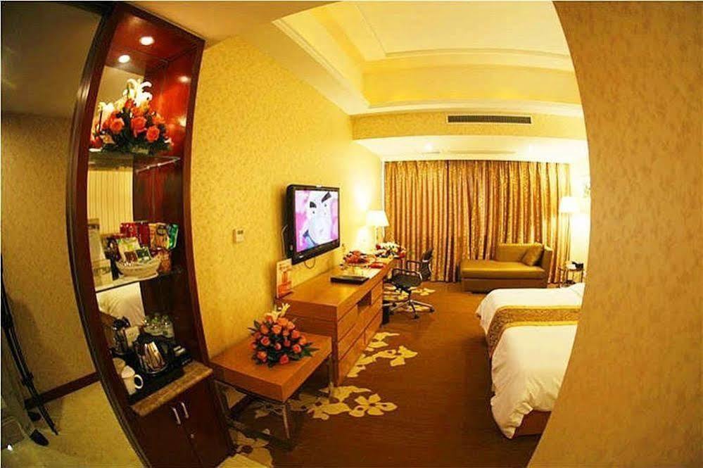New Beacon Runfeng International Hotel Vuhan Dış mekan fotoğraf