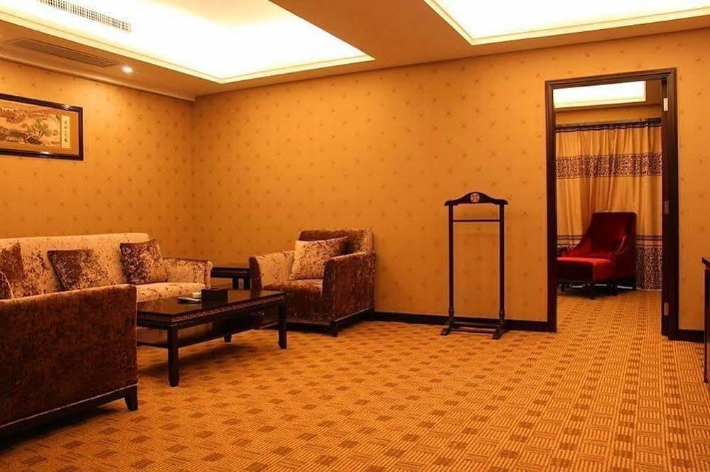 New Beacon Runfeng International Hotel Vuhan Dış mekan fotoğraf