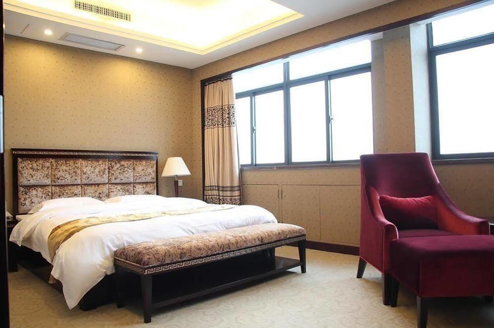 New Beacon Runfeng International Hotel Vuhan Dış mekan fotoğraf